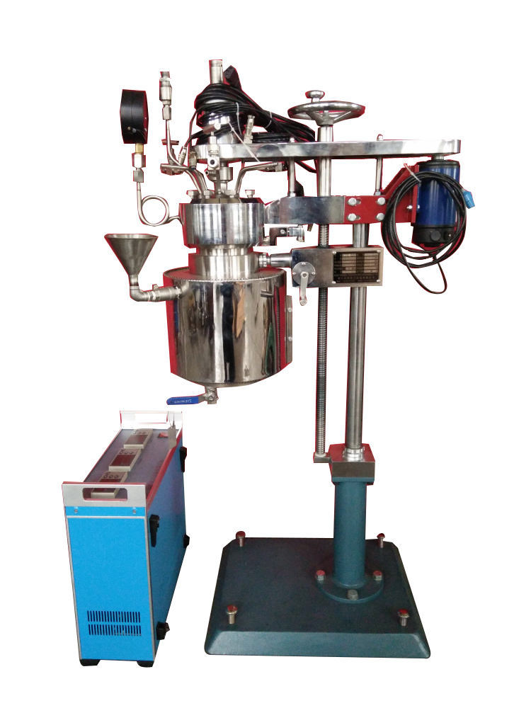 KCFD低壓系列--快開卡環結構-釜體下落、電加熱管加熱、翻轉出料側面照片