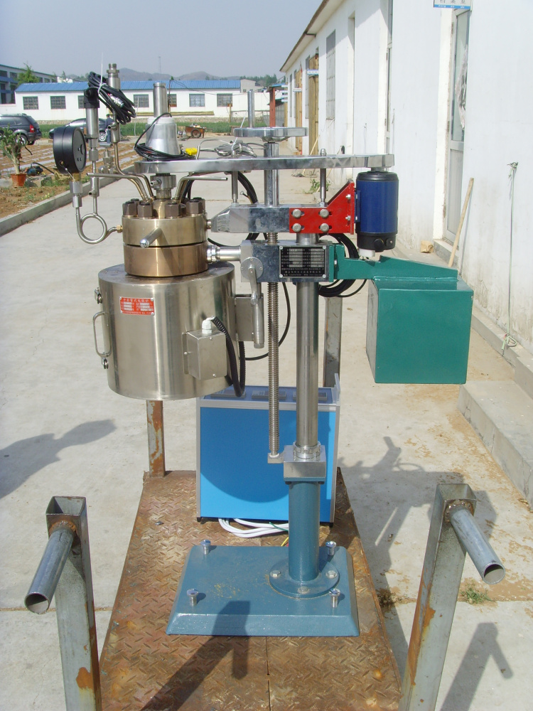 KCFD系列--釜體下料翻轉(zhuǎn)出料、帶開啟式電加熱爐2